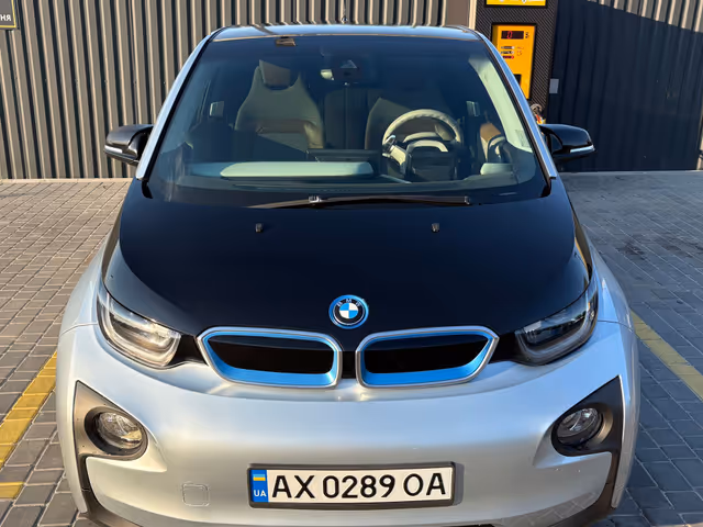 BMW i3 - фото 1