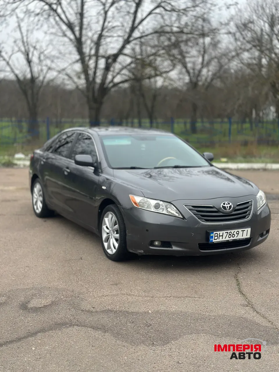 Toyota Camry - фото 1