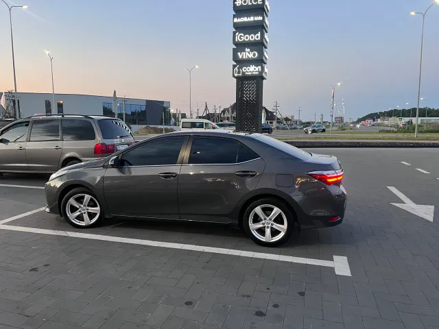 Toyota Corolla - фото 2