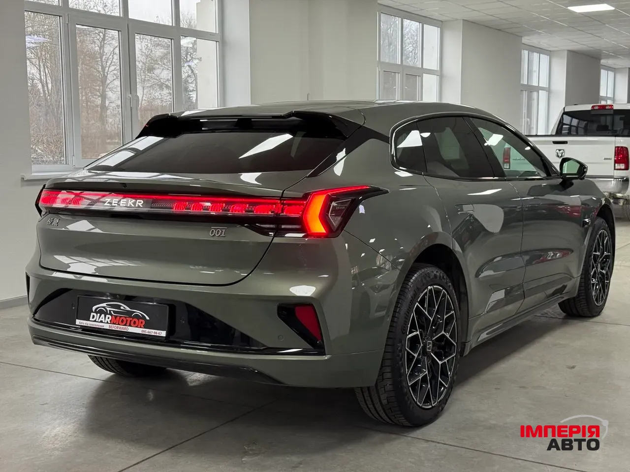 Zeekr 001 - фото 3