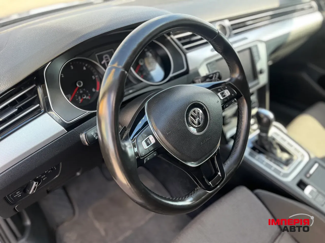 Volkswagen Passat - фото 5