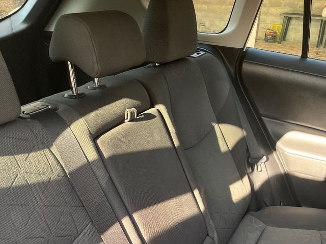 Toyota RAV4 - фото 4