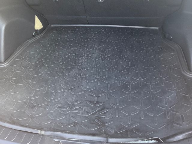 Toyota RAV4 - фото 1