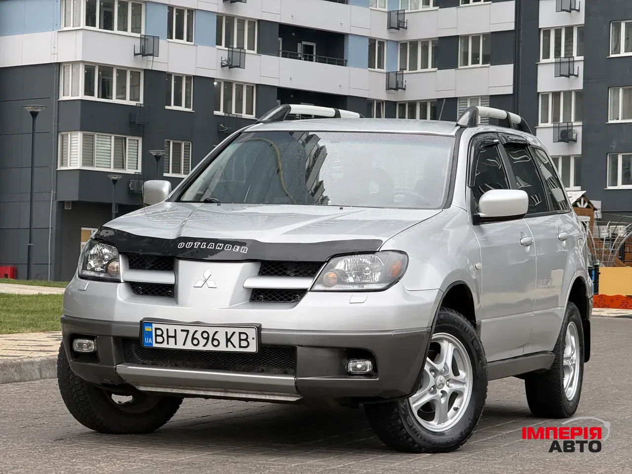 Mitsubishi Outlander - фото 1