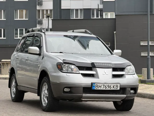 Mitsubishi Outlander - фото 5