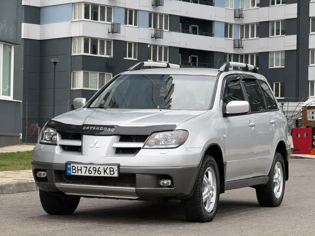 Mitsubishi Outlander - фото 4