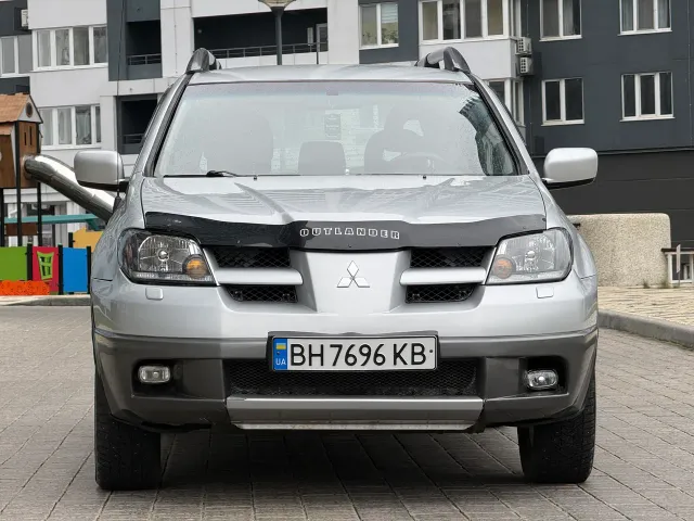Mitsubishi Outlander - фото 3