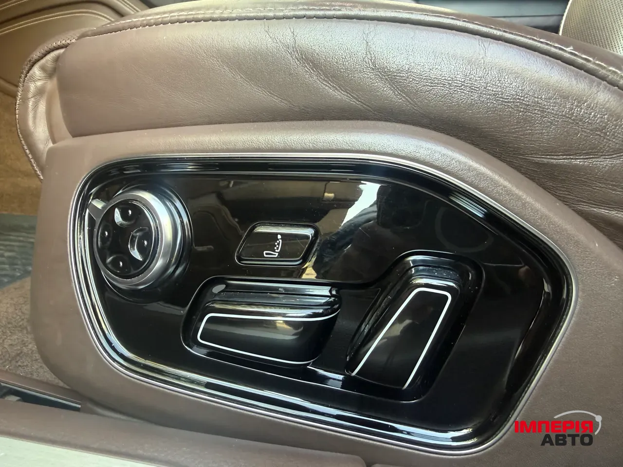 Audi A8 - фото 24