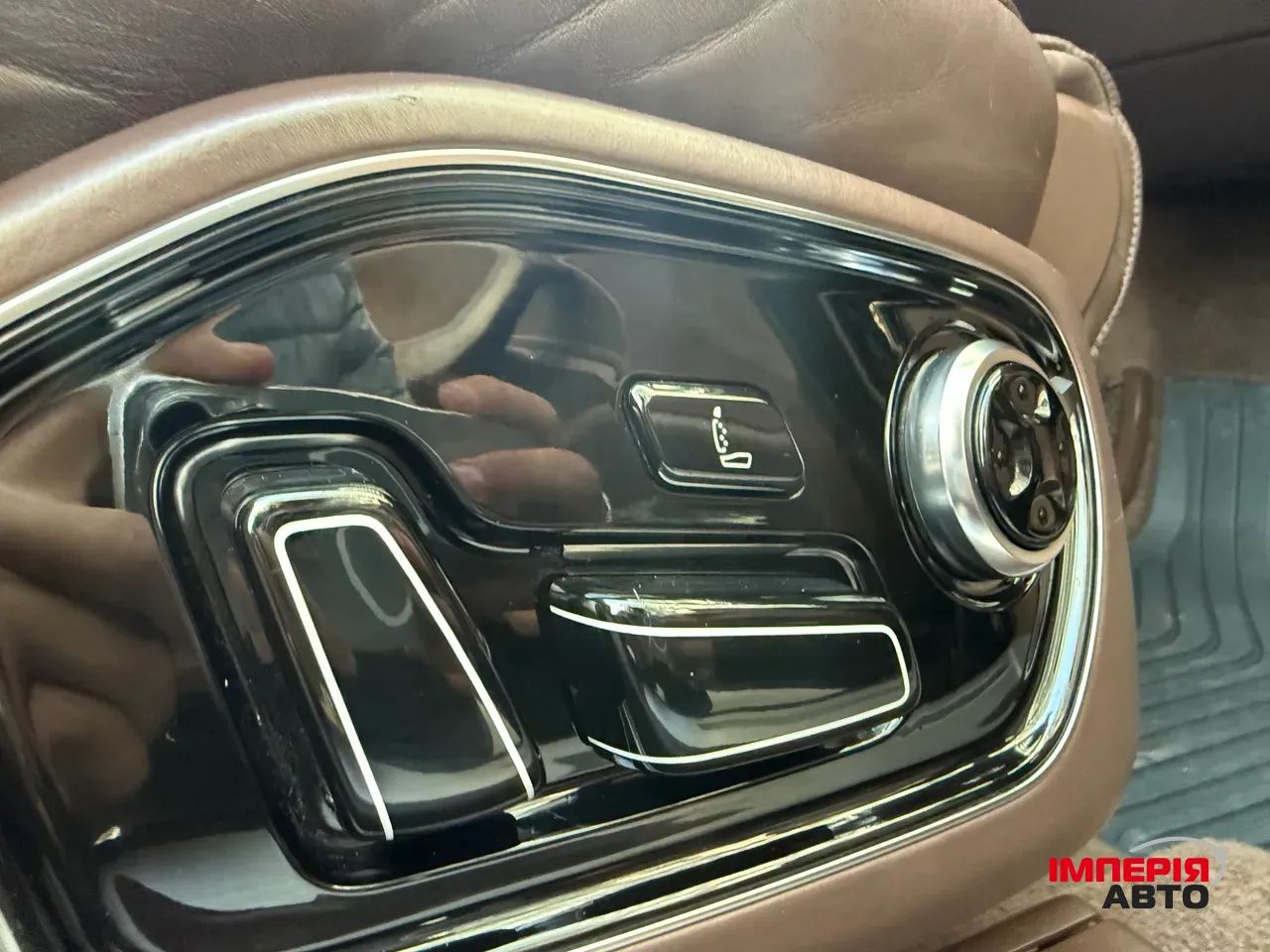 Audi A8 - фото 41