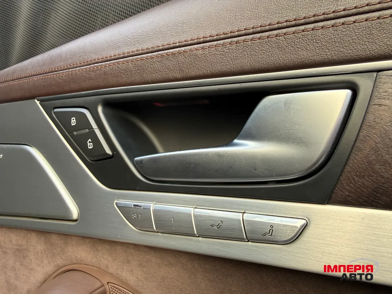 Audi A8 - фото 49