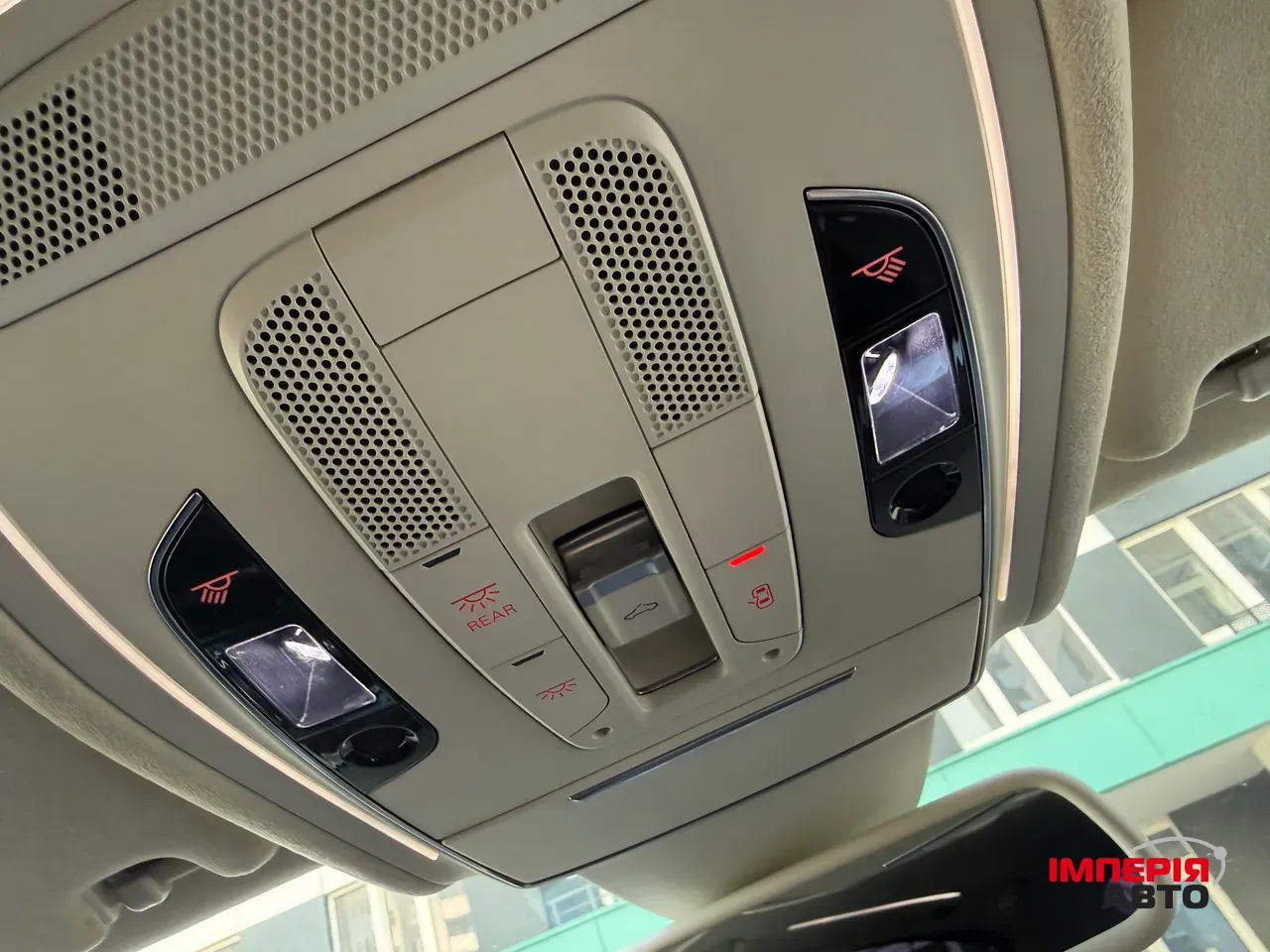 Audi A8 - фото 48