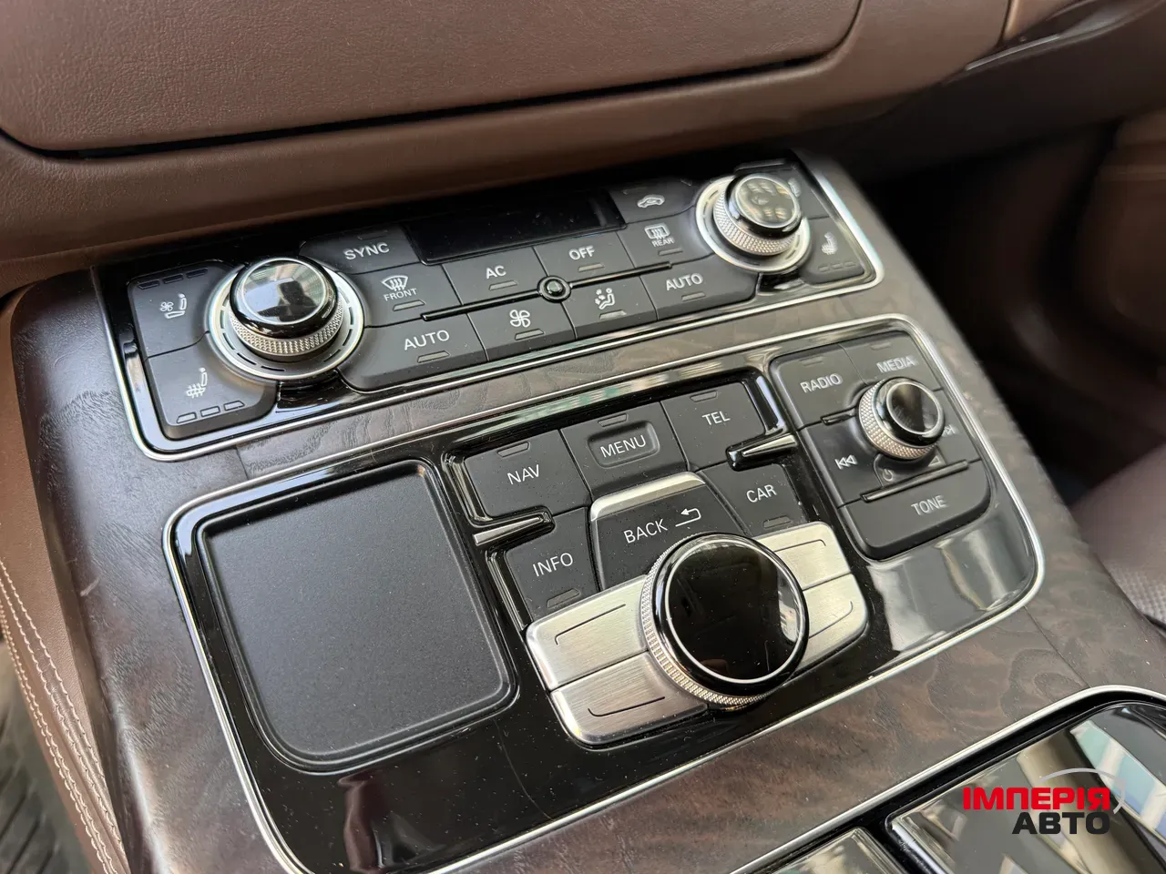 Audi A8 - фото 33