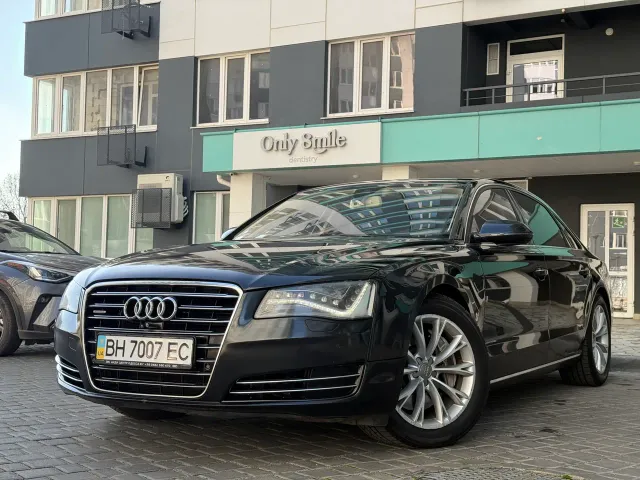Audi A8 - фото 1