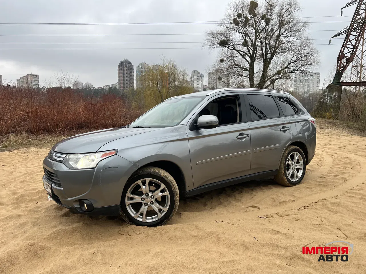 Mitsubishi Outlander - фото 1