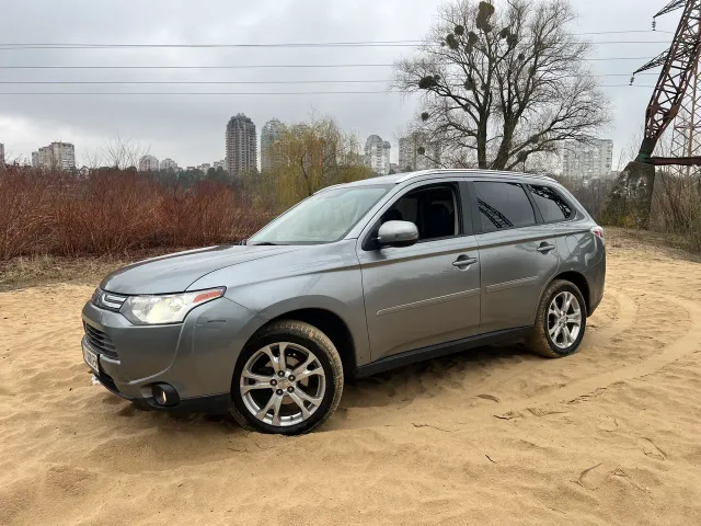 Mitsubishi Outlander - фото 1