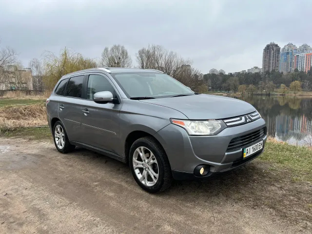Mitsubishi Outlander - фото 2