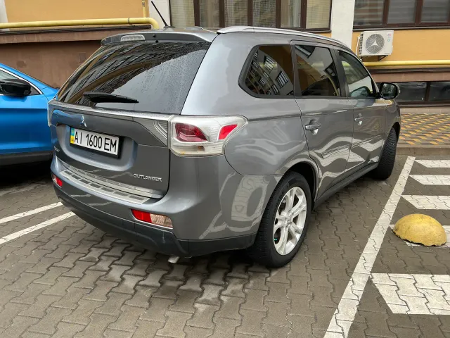 Mitsubishi Outlander - фото 5