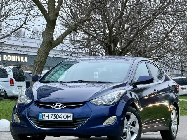 Hyundai Elantra - фото 1