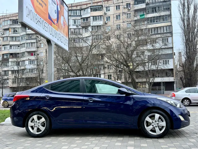 Hyundai Elantra - фото 3