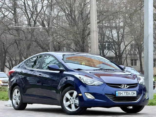 Hyundai Elantra - фото 4