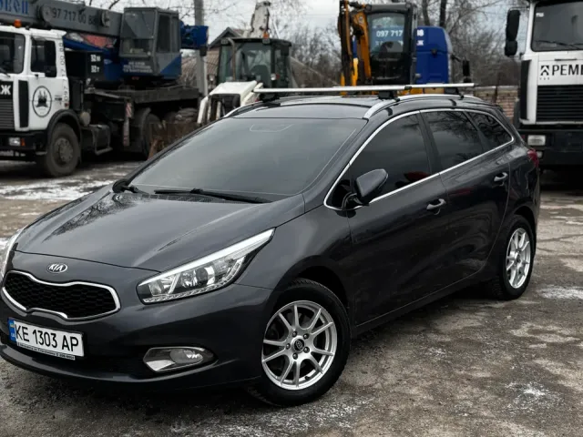 Kia Ceed - фото 1