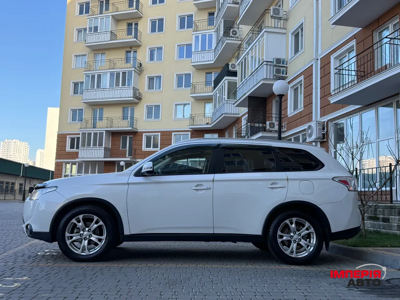 Mitsubishi Outlander - фото 2