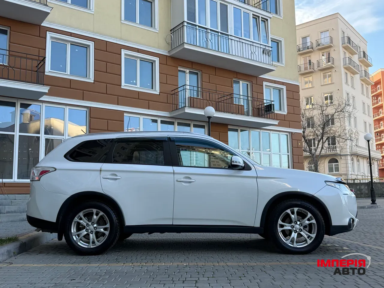 Mitsubishi Outlander - фото 3