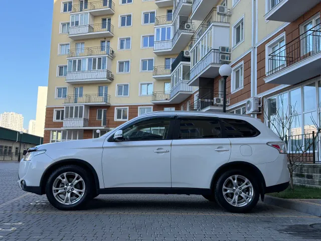 Mitsubishi Outlander - фото 2