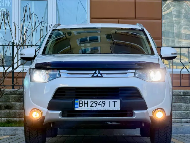 Mitsubishi Outlander - фото 4