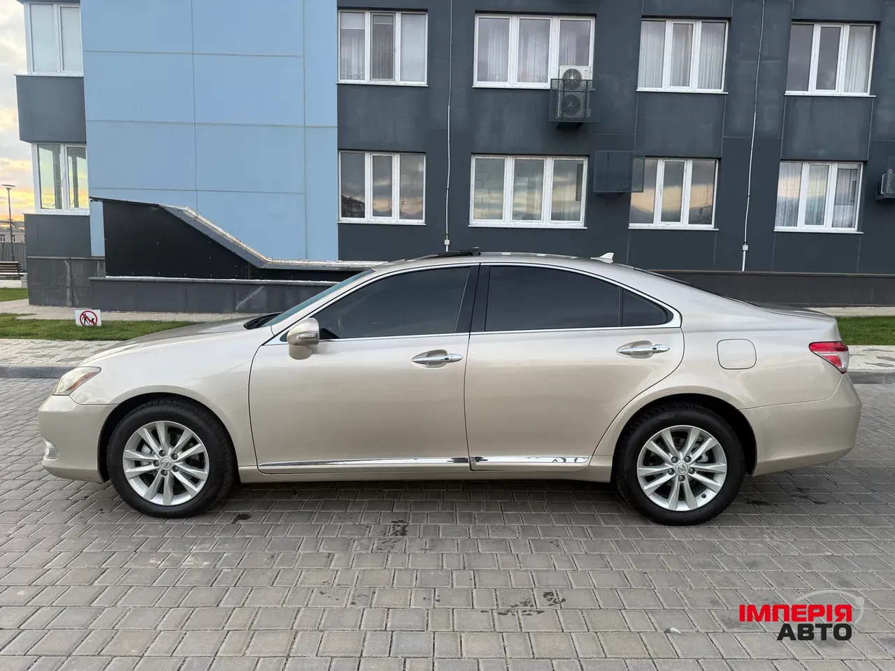 Lexus ES - фото 9