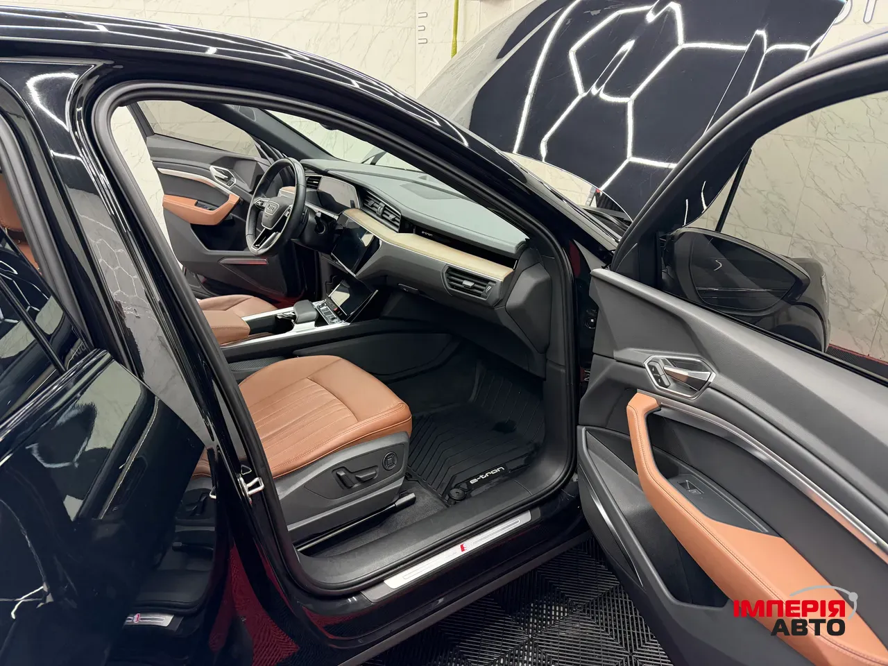 Audi Q8 e-tron - фото 7