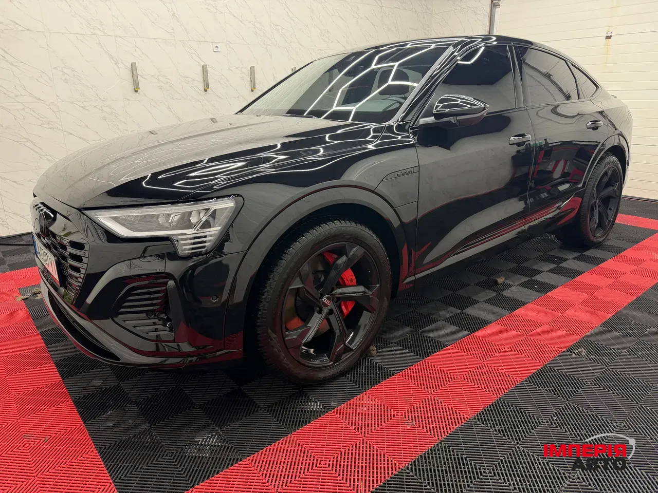 Audi Q8 e-tron - фото 1