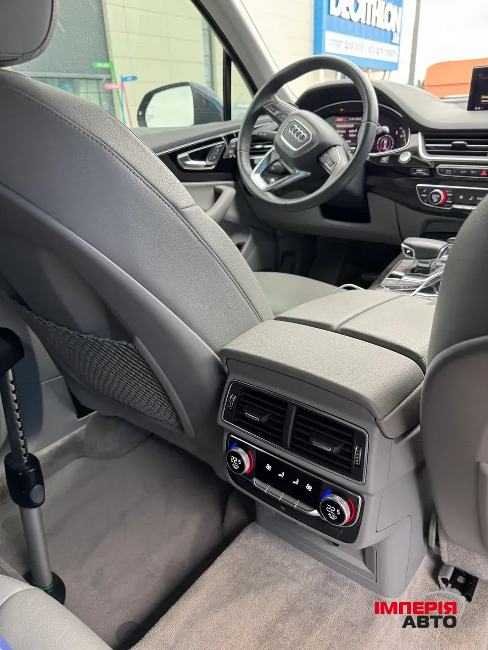 Audi Q7 - фото 11