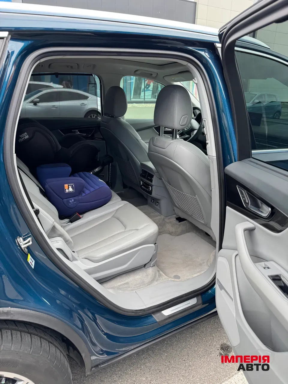 Audi Q7 - фото 12