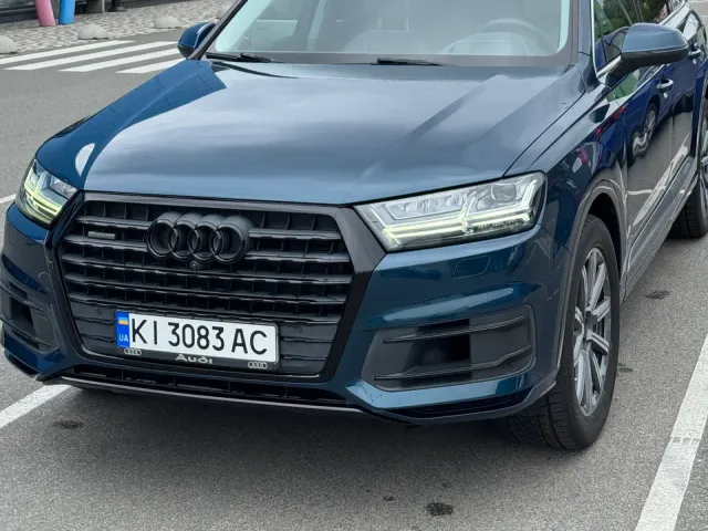 Audi Q7 - фото 1