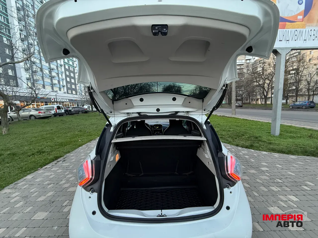 Renault ZOE - фото 31