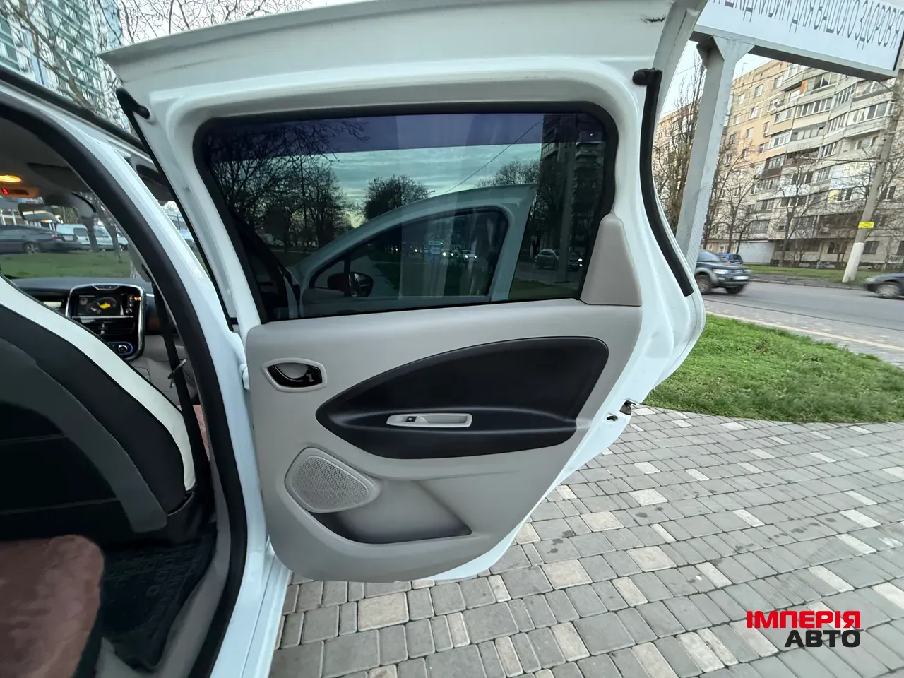 Renault ZOE - фото 35