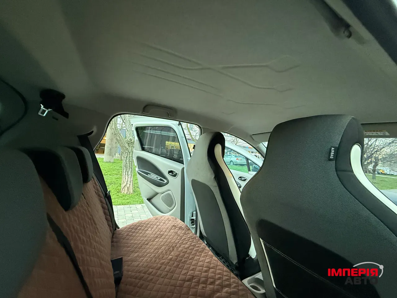 Renault ZOE - фото 37