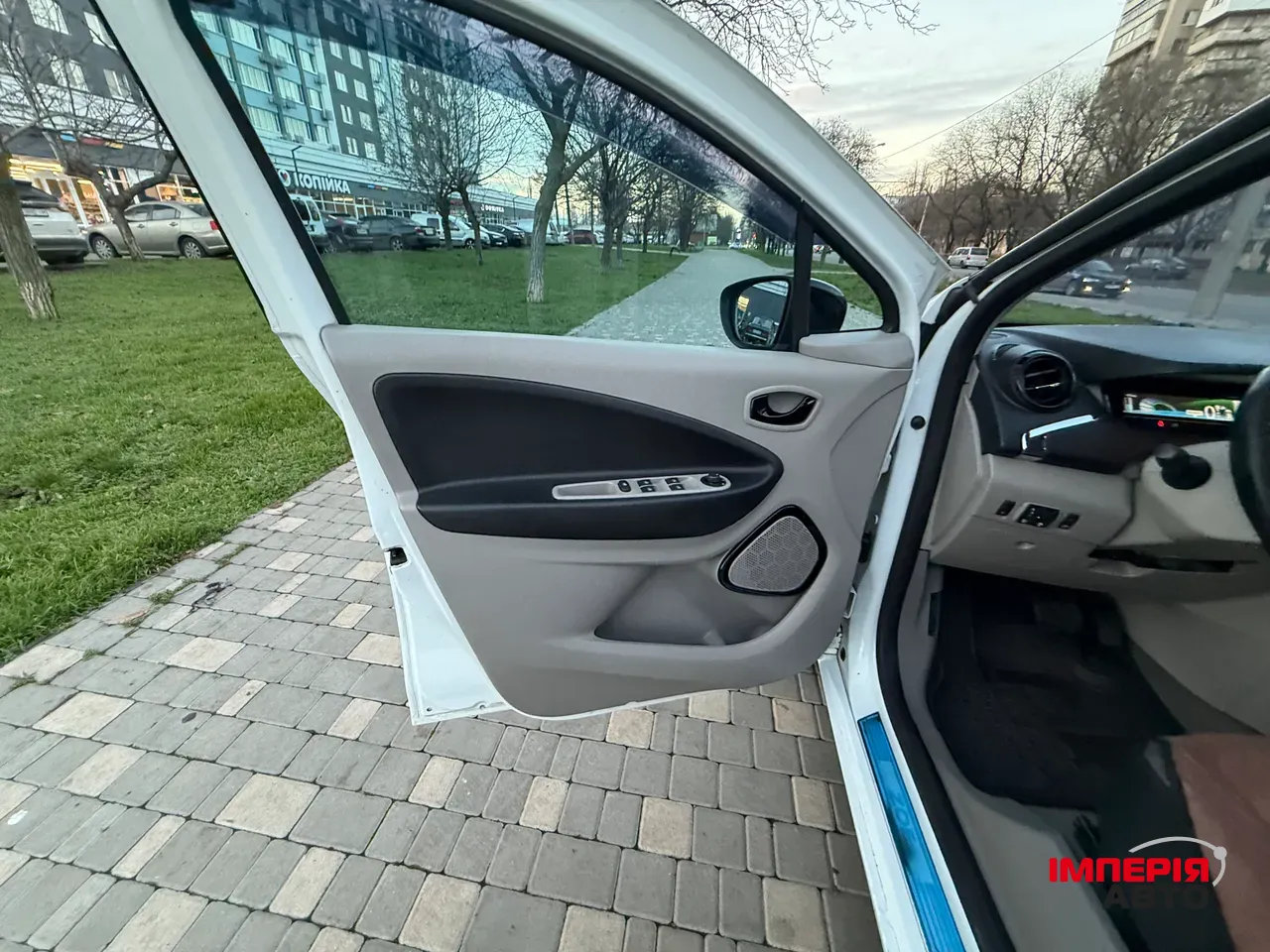 Renault ZOE - фото 56