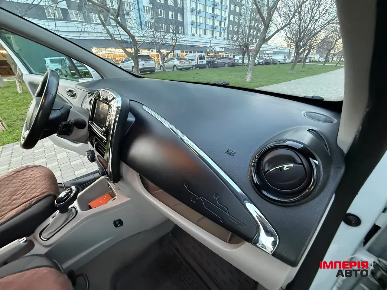 Renault ZOE - фото 48