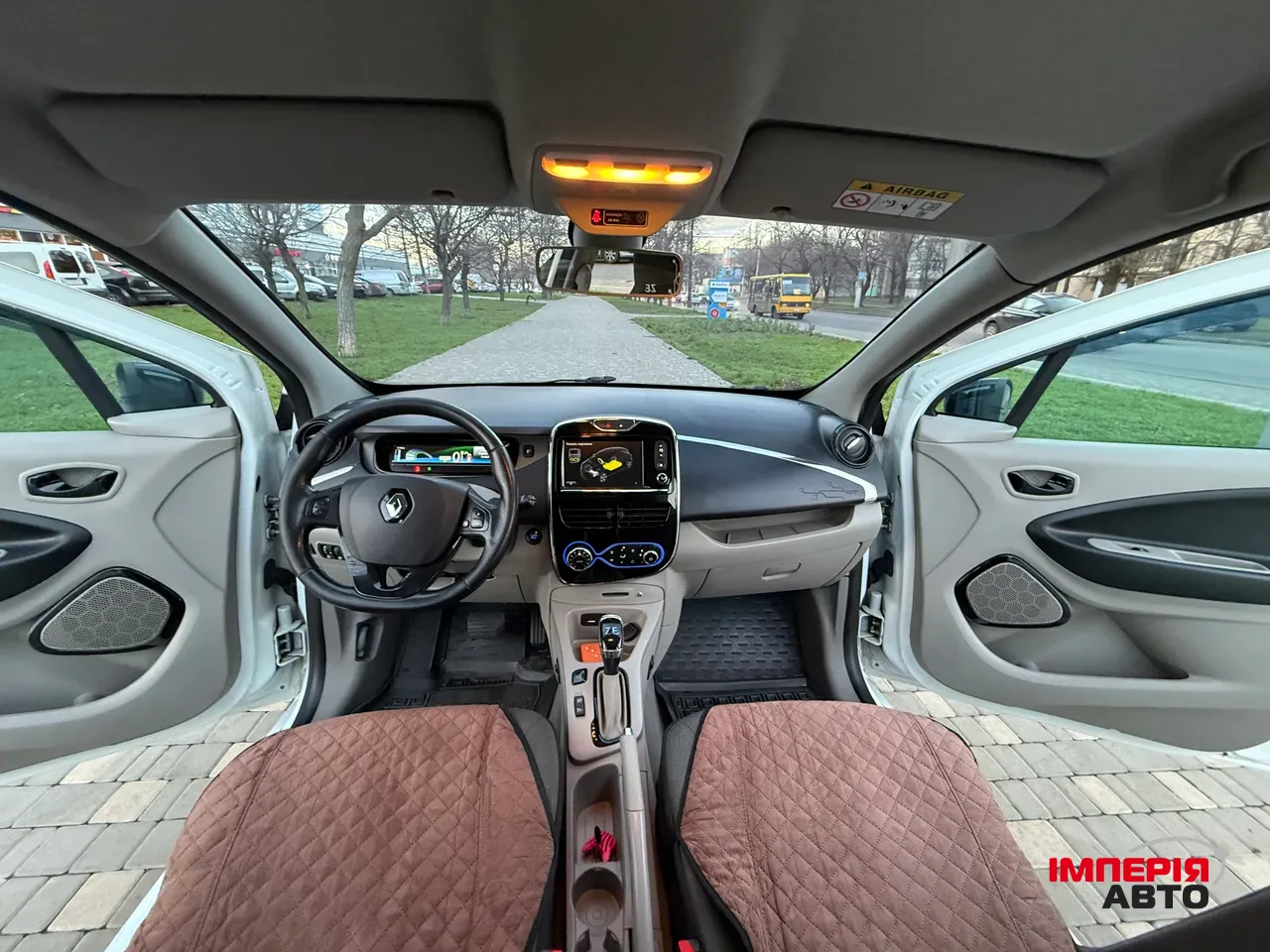 Renault ZOE - фото 36