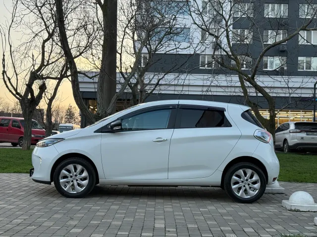 Renault ZOE - фото 2