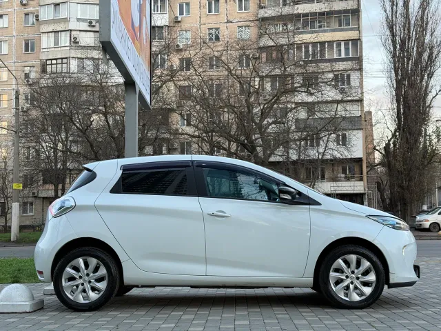 Renault ZOE - фото 3