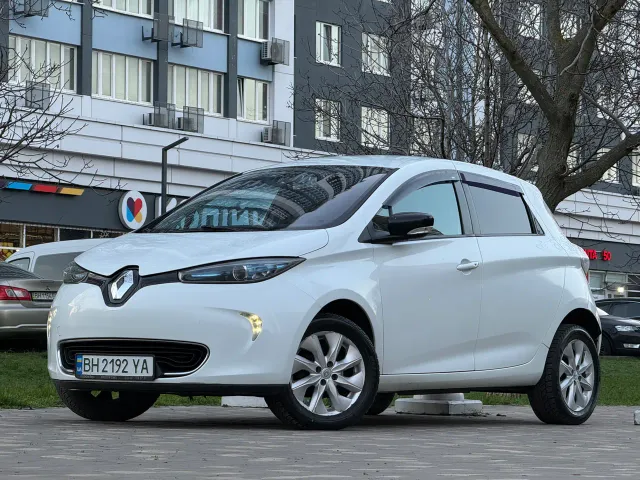 Renault ZOE - фото 1