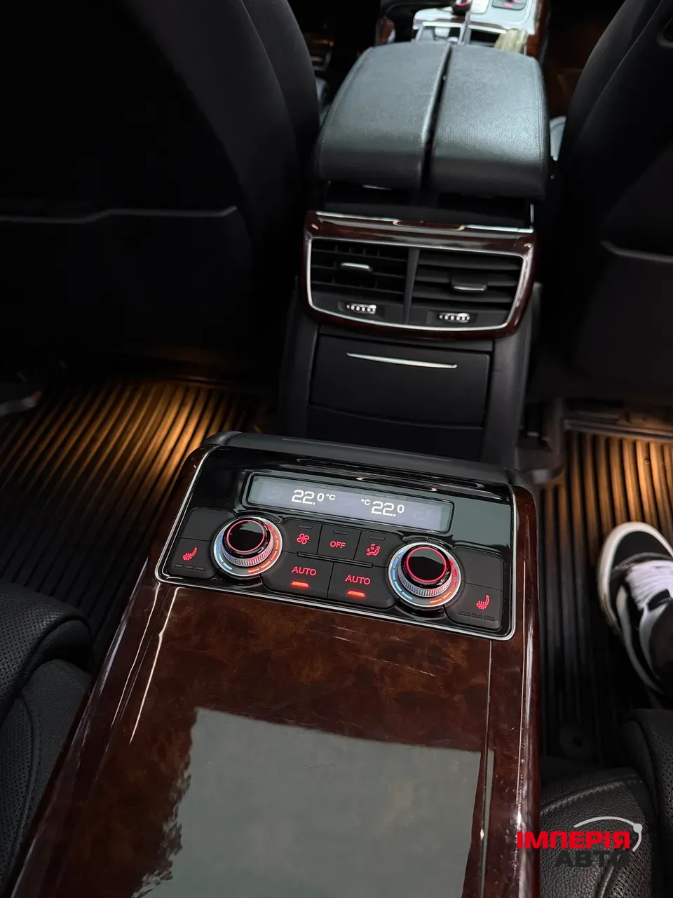 Audi A8 - фото 19