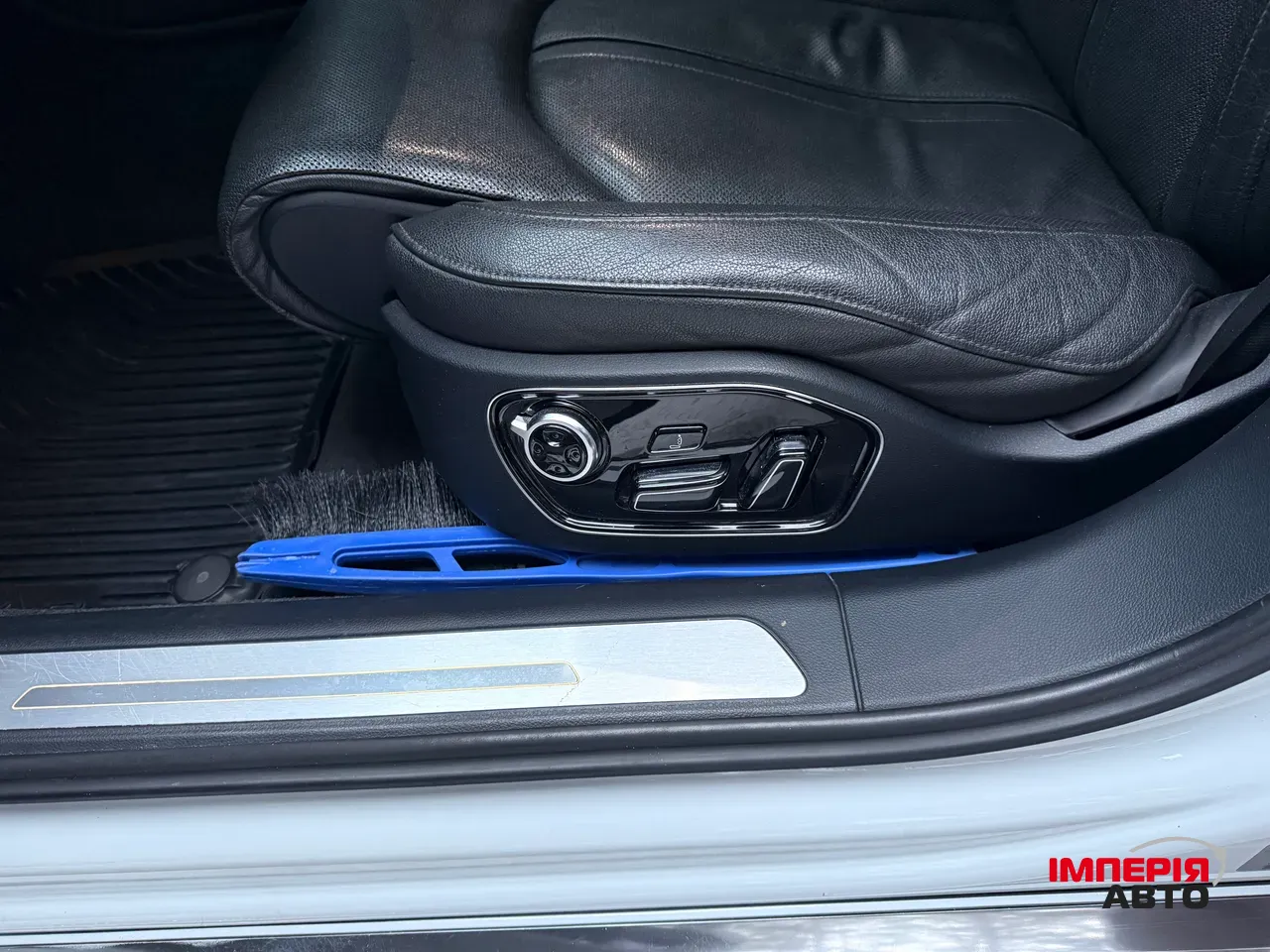 Audi A8 - фото 10