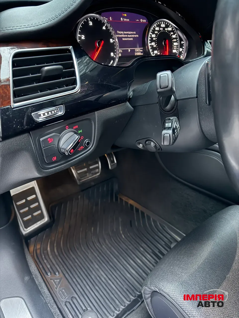 Audi A8 - фото 9