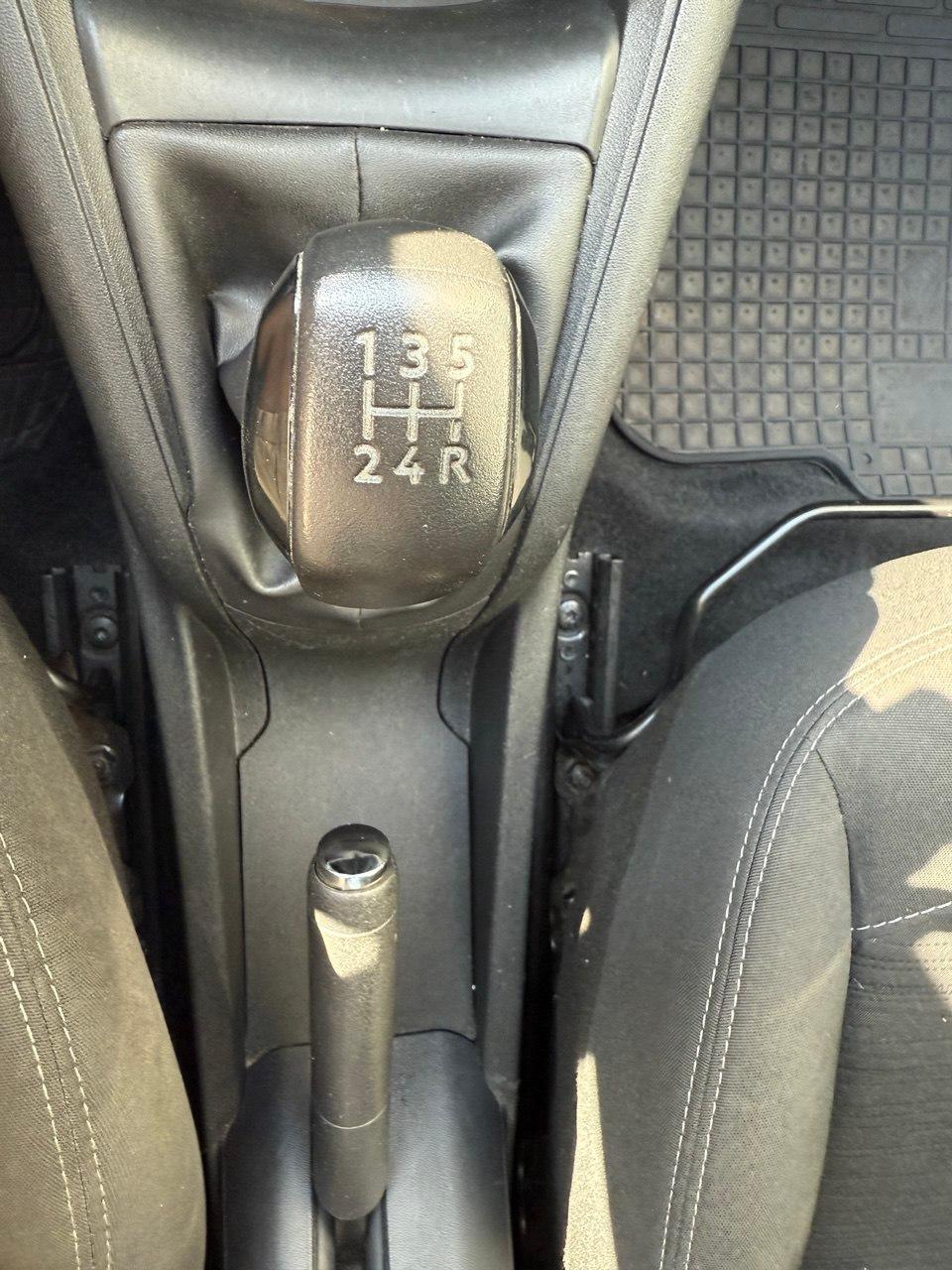 Peugeot 208 - фото 9