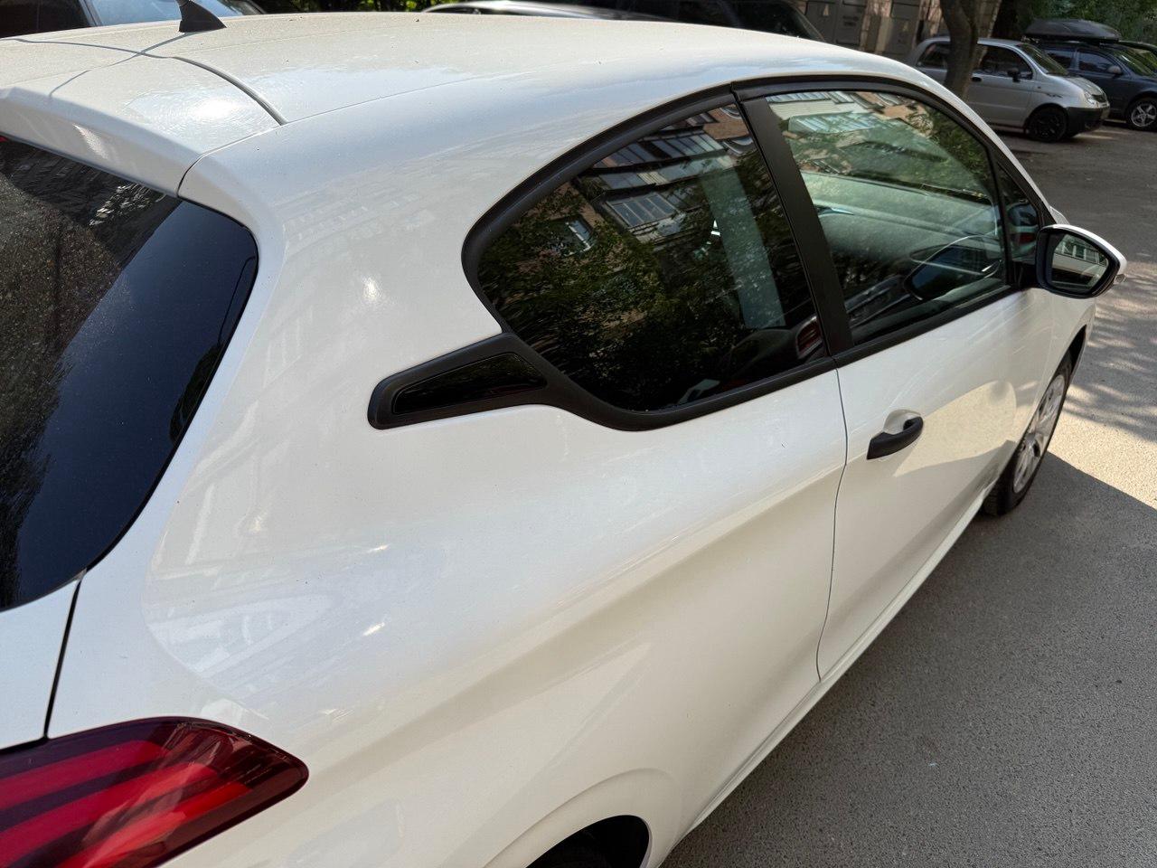 Peugeot 208 - фото 10