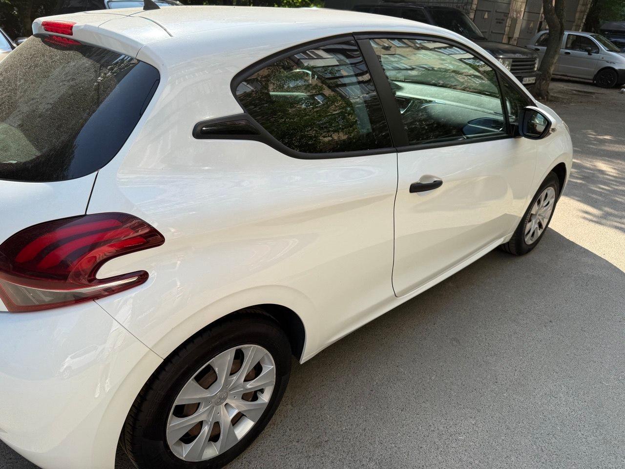 Peugeot 208 - фото 4